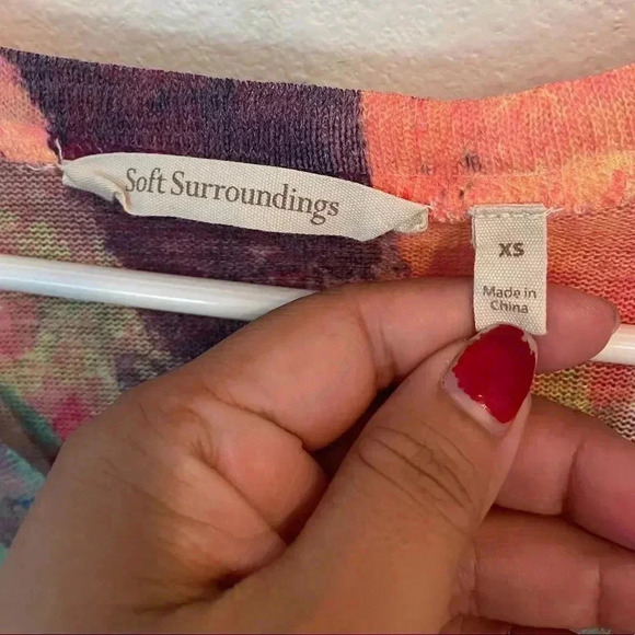 Soft surrounding lightweight multicolor pullover blouse - Picture 4 of 5